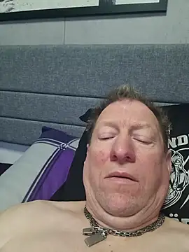 tomtom111111 online show from November 2, 2025, 3:03 pm