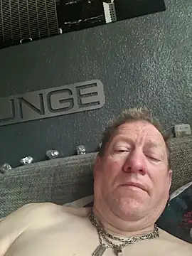 tomtom111111 online show from November 4, 2025, 1:32 pm