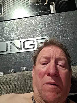 tomtom111111 online show from February 12, 2026, 9:10 pm