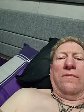 tomtom111111 online show from March 10, 2026, 7:19 pm