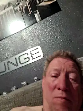 tomtom111111 online show from March 13, 2026, 7:42 pm