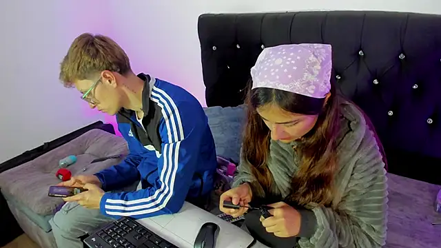 A sexy couple   online show from November 13, 2025, 9:25 pm