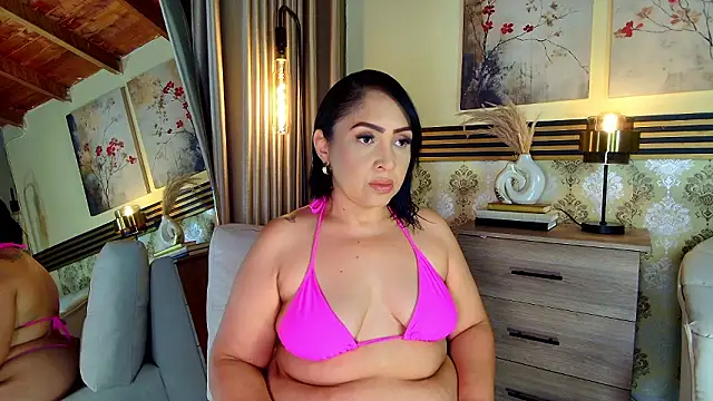 Snapshot of Madissononee chatting on February 25, 2026, 2:32 am Madissononee online show from February 25, 2026, 2:32 am