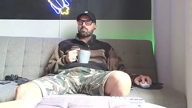 MattxFeet online show from September 28, 2025, 12:21 pm