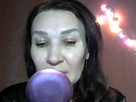 Snapshot of PrettyAndWild chatting on December 13, 2024, 5:21 pm PrettyAndWild online show from December 13, 2024, 5:21 pm