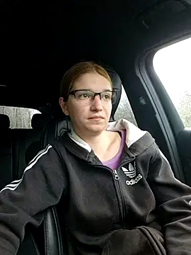 Snapshot of Geile-Luna chatting on April 19, 2026, 4:50 pm Geile-Luna online show from April 19, 2026, 4:50 pm