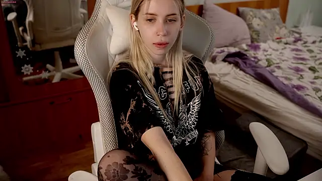 ho1yho1e online show from March 18, 2026, 7:17 pm