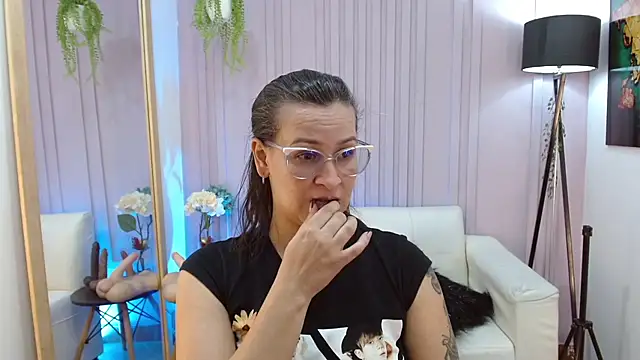 Britney taylor  online show from December 30, 2024, 9:19 pm