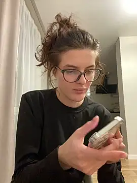 little belucci online show from December 9, 2024, 3:22 pm