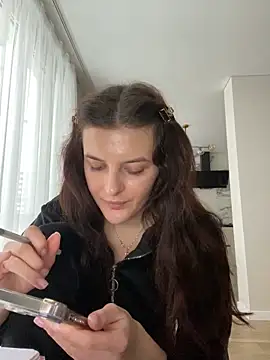 little belucci online show from December 10, 2024, 12:05 pm