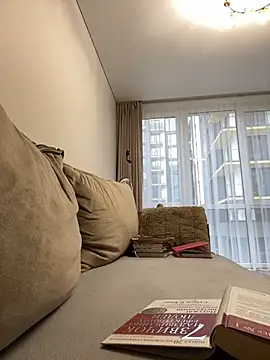 little belucci online show from January 24, 2025, 2:08 pm