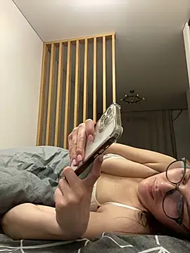 little belucci online show from February 3, 2025, 8:35 pm