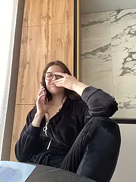 little belucci online show from February 10, 2025, 11:36 am