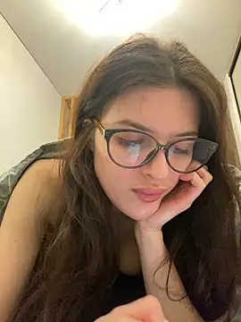 little belucci online show from February 12, 2025, 7:13 pm