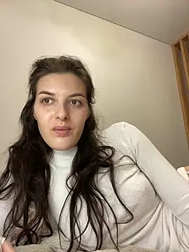 little belucci online show from November 18, 2025, 4:11 pm