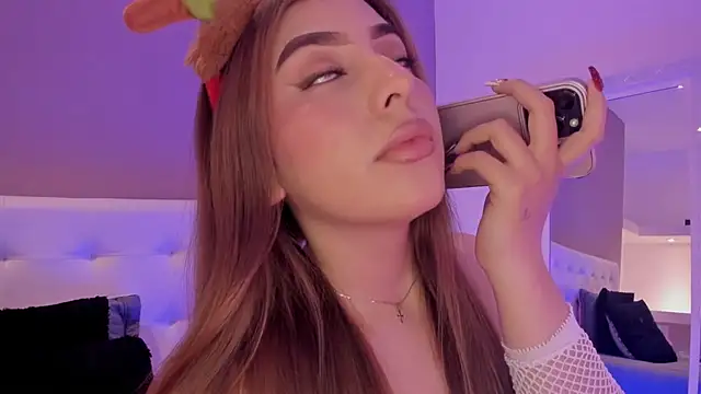 MaddyyLennon online show from December 23, 2024, 3:01 pm