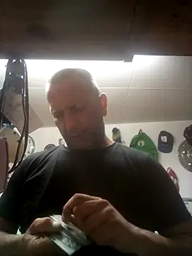 Snapshot of XLstrong chatting on July 20, 2026, 2:59 am XLstrong online show from July 20, 2026, 2:59 am