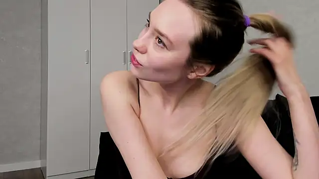 Snapshot of mary_shiota chatting on October 29, 2025, 10:17 am mary shiota online show from October 29, 2025, 10:17 am