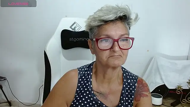 Snapshot of bety-cum2 chatting on June 4, 2026, 11:22 pm bety-cum2 online show from June 4, 2026, 11:22 pm