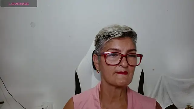 Snapshot of bety-cum2 chatting on June 5, 2026, 11:54 pm bety-cum2 online show from June 5, 2026, 11:54 pm