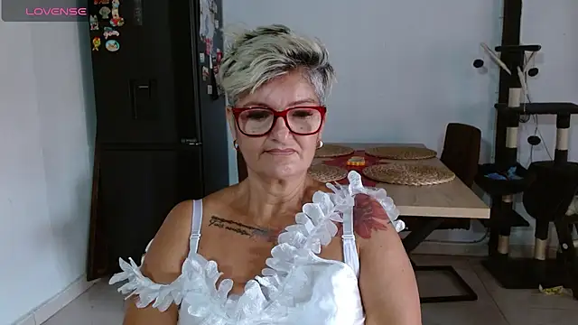 Snapshot of bety-cum2 chatting on June 15, 2026, 1:35 pm bety-cum2 online show from June 15, 2026, 1:35 pm