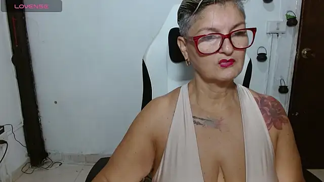 Snapshot of bety-cum2 chatting on June 18, 2026, 1:48 pm bety-cum2 online show from June 18, 2026, 1:48 pm