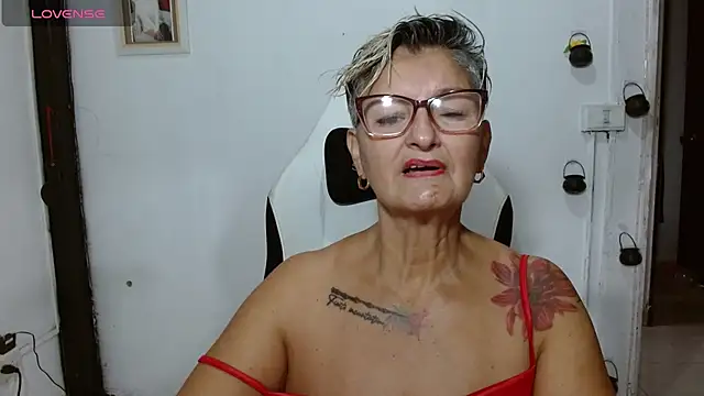 Snapshot of bety-cum2 chatting on June 23, 2026, 12:47 pm bety-cum2 online show from June 23, 2026, 12:47 pm