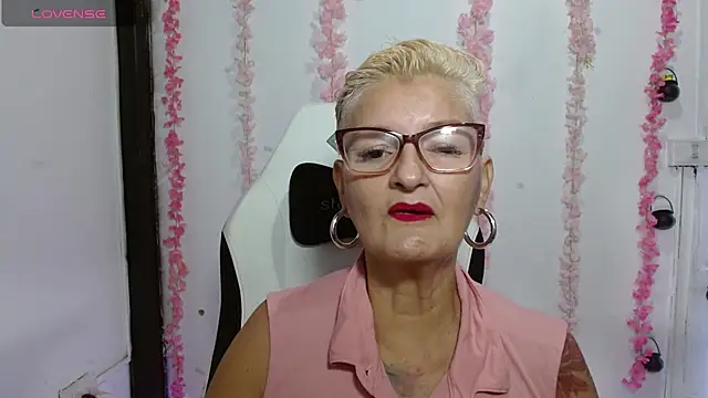 Snapshot of bety-cum2 chatting on July 3, 2026, 12:44 pm bety-cum2 online show from July 3, 2026, 12:44 pm