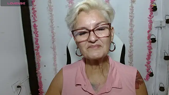 Snapshot of bety-cum2 chatting on July 5, 2026, 12:34 pm bety-cum2 online show from July 5, 2026, 12:34 pm