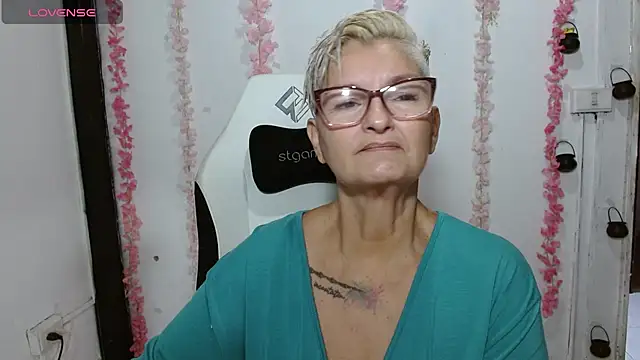 Snapshot of bety-cum2 chatting on July 11, 2026, 12:30 pm bety-cum2 online show from July 11, 2026, 12:30 pm