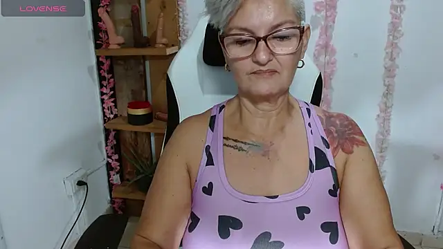 Snapshot of bety-cum2 chatting on July 15, 2026, 10:53 am bety-cum2 online show from July 15, 2026, 10:53 am