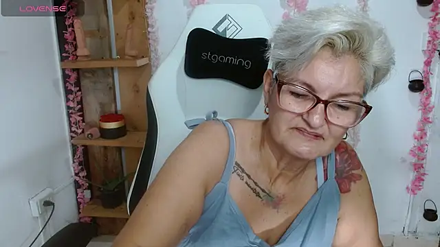 Snapshot of bety-cum2 chatting on July 20, 2026, 5:37 pm bety-cum2 online show from July 20, 2026, 5:37 pm