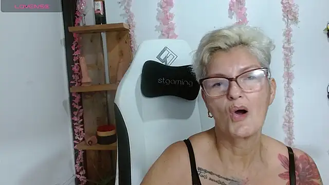 Snapshot of bety-cum2 chatting on July 23, 2026, 11:30 am bety-cum2 online show from July 23, 2026, 11:30 am