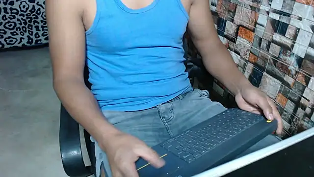 Snapshot of sexatlexx chatting on November 13, 2025, 2:32 am sexatlexx online show from November 13, 2025, 2:32 am