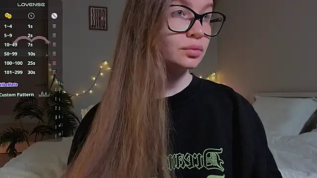 Virtual Girll online show from October 23, 2025, 8:18 pm