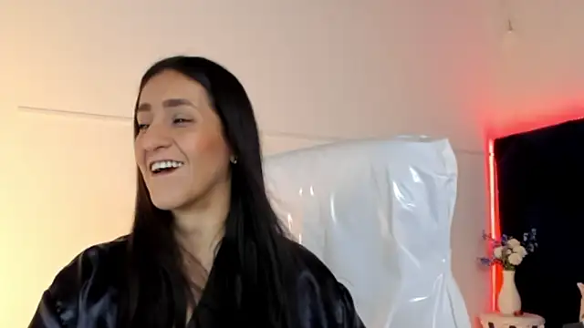 lauren fit online show from April 1, 2026, 5:43 pm