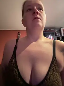 Snapshot of wetgerman_2 chatting on February 17, 2025, 5:53 pm wetgerman 2 online show from February 17, 2025, 5:53 pm