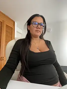 SWEETLILY18 online show from November 26, 2025, 3:46 pm