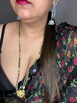 Snapshot of Zoya_Varma004 chatting on May 14, 2026, 10:33 am Zoya Varma004 online show from May 14, 2026, 10:33 am