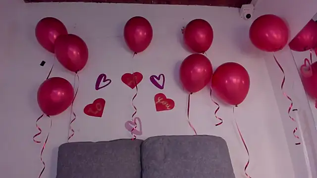 isa kiss online show from February 14, 2025, 3:05 pm