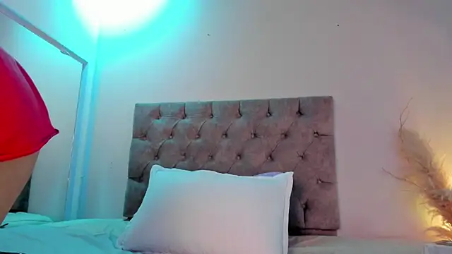 isa kiss online show from February 5, 2026, 12:21 pm