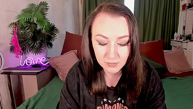 Mira Xo  online show from November 3, 2025, 11:00 am