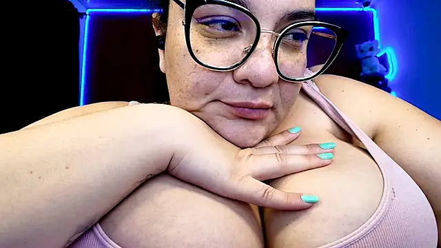 Snapshot of lulubigtitts1 chatting on February 6, 2025, 7:35 am lulubigtitts1 online show from February 6, 2025, 7:35 am