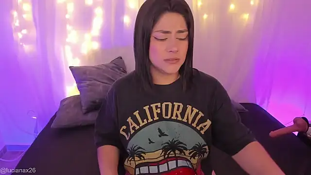 lucy26  online show from September 30, 2025, 2:27 am