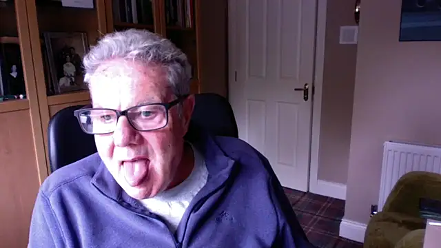 Snapshot of Oldpistolpete chatting on September 20, 2025, 12:28 pm Oldpistolpete online show from September 20, 2025, 12:28 pm