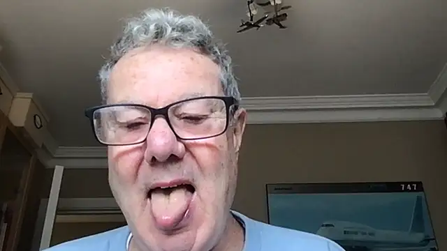 Snapshot of Oldpistolpete chatting on November 2, 2025, 1:02 pm Oldpistolpete online show from November 2, 2025, 1:02 pm