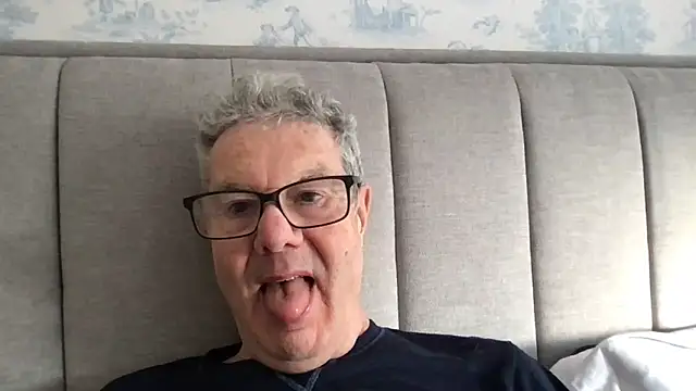 Snapshot of Oldpistolpete chatting on November 18, 2025, 9:58 am Oldpistolpete online show from November 18, 2025, 9:58 am