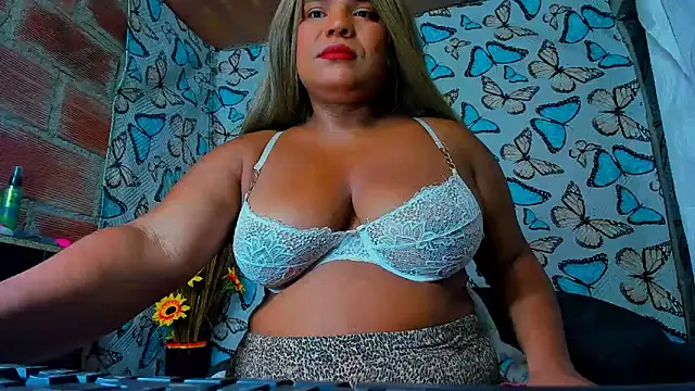 Snapshot of luciana_osorno chatting on November 7, 2025, 9:09 am luciana osorno online show from November 7, 2025, 9:09 am