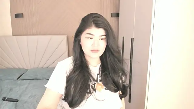 Snapshot of mia_lui chatting on June 13, 2026, 11:19 am mia lui online show from June 13, 2026, 11:19 am