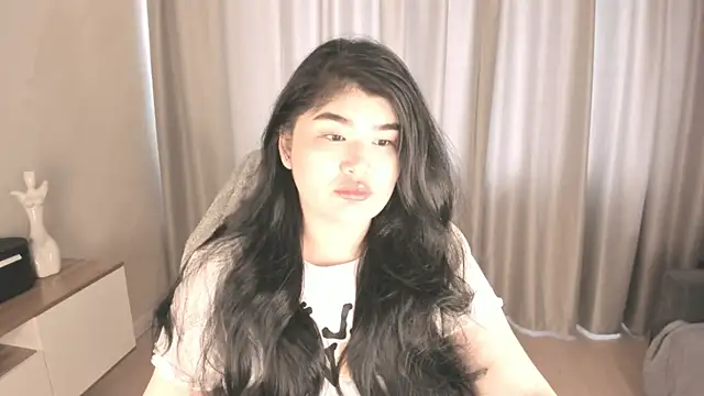 Snapshot of mia_lui chatting on July 22, 2026, 4:26 am mia lui online show from July 22, 2026, 4:26 am